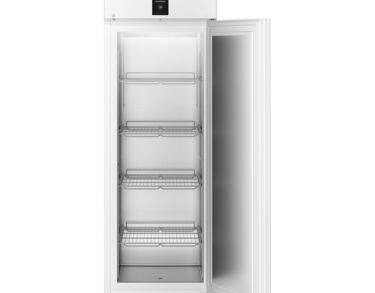 Armoire positive 5°C ± 3°C, 614 litres, porte pleine