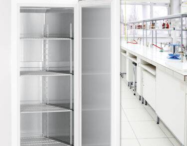 Armoire positive 5°C ± 3°C, 597 litres, porte pleine